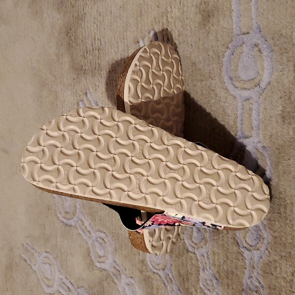 Sold 🤑 Floral Birkenstock sandles 9.5 - Picture 2 of 4